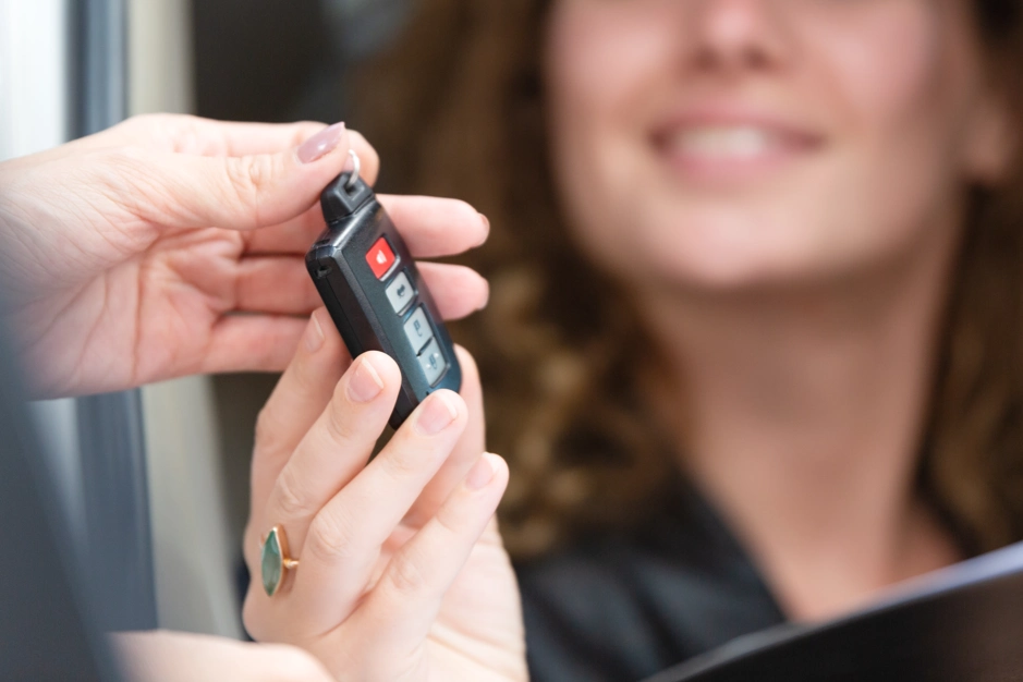 can a locksmith program a key fob