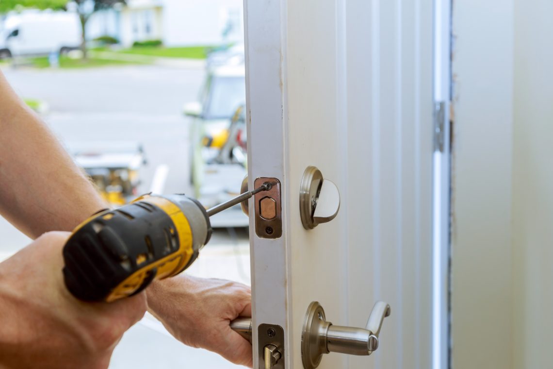 Choose the Right Commercial Locksmith